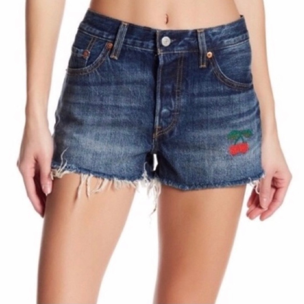 Levi’s 501 Embroidered Cherry Cut-Off Jean Shorts Size 29